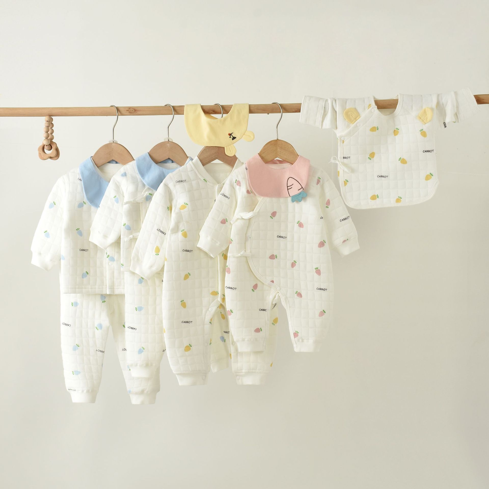 婴儿连体衣三层保暖哈衣宝宝春秋短袖衣服新生儿舒适百搭