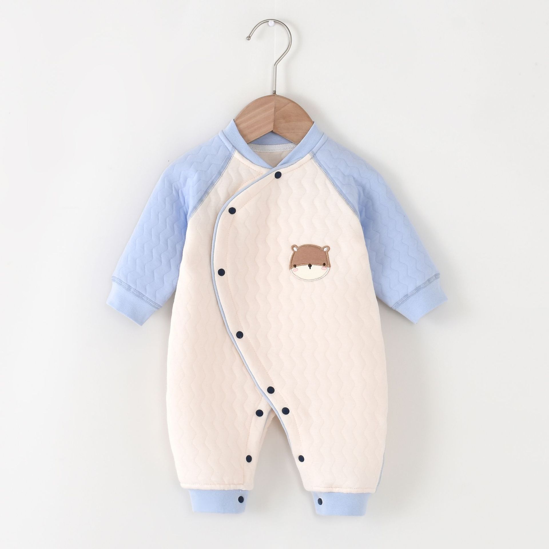 婴儿连体衣春秋冬装A类新生儿衣服三层保暖外出宝宝哈衣柔软舒适