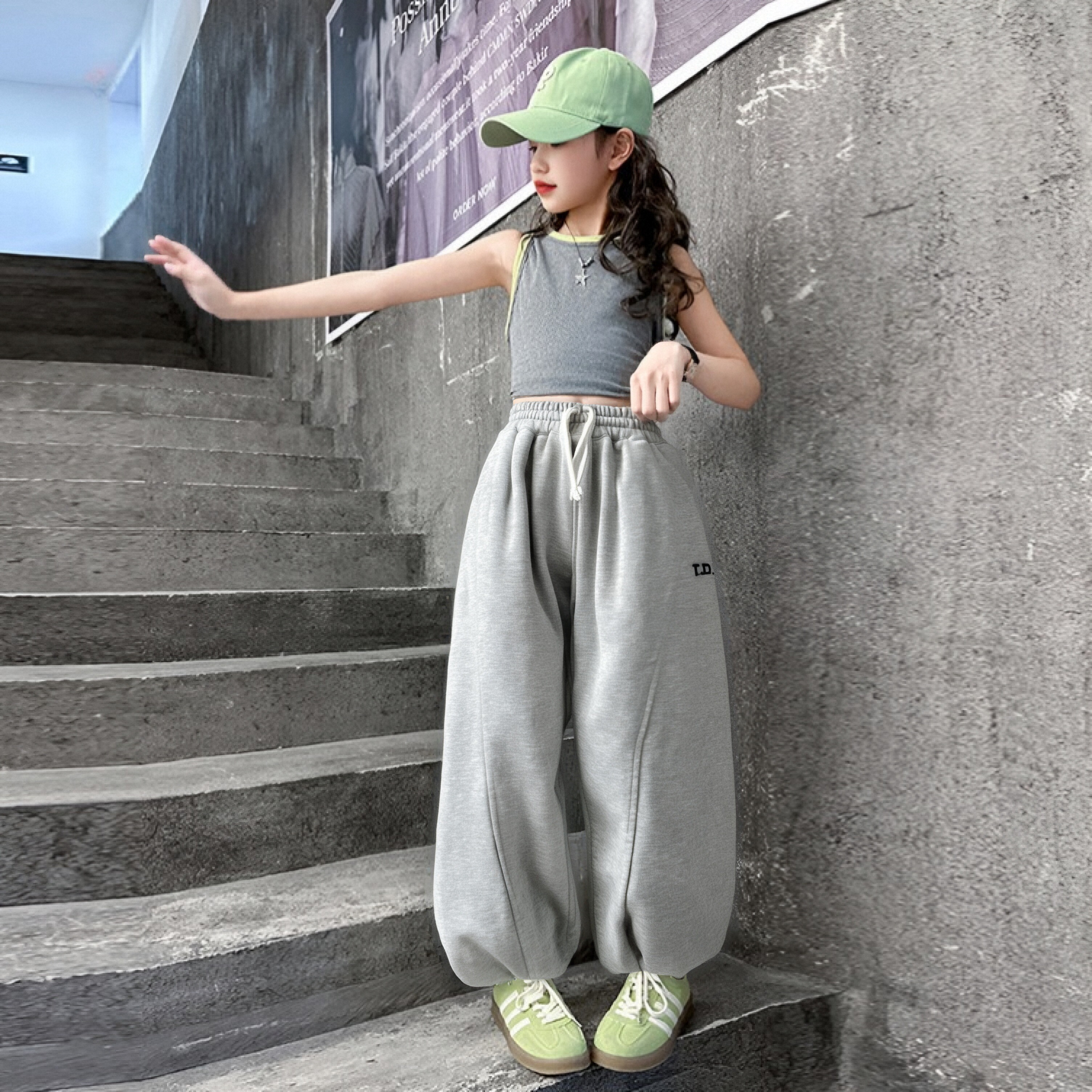 女童弯刀卫裤2025新款韩版中大童百搭宽松运动裤子女孩秋装休闲