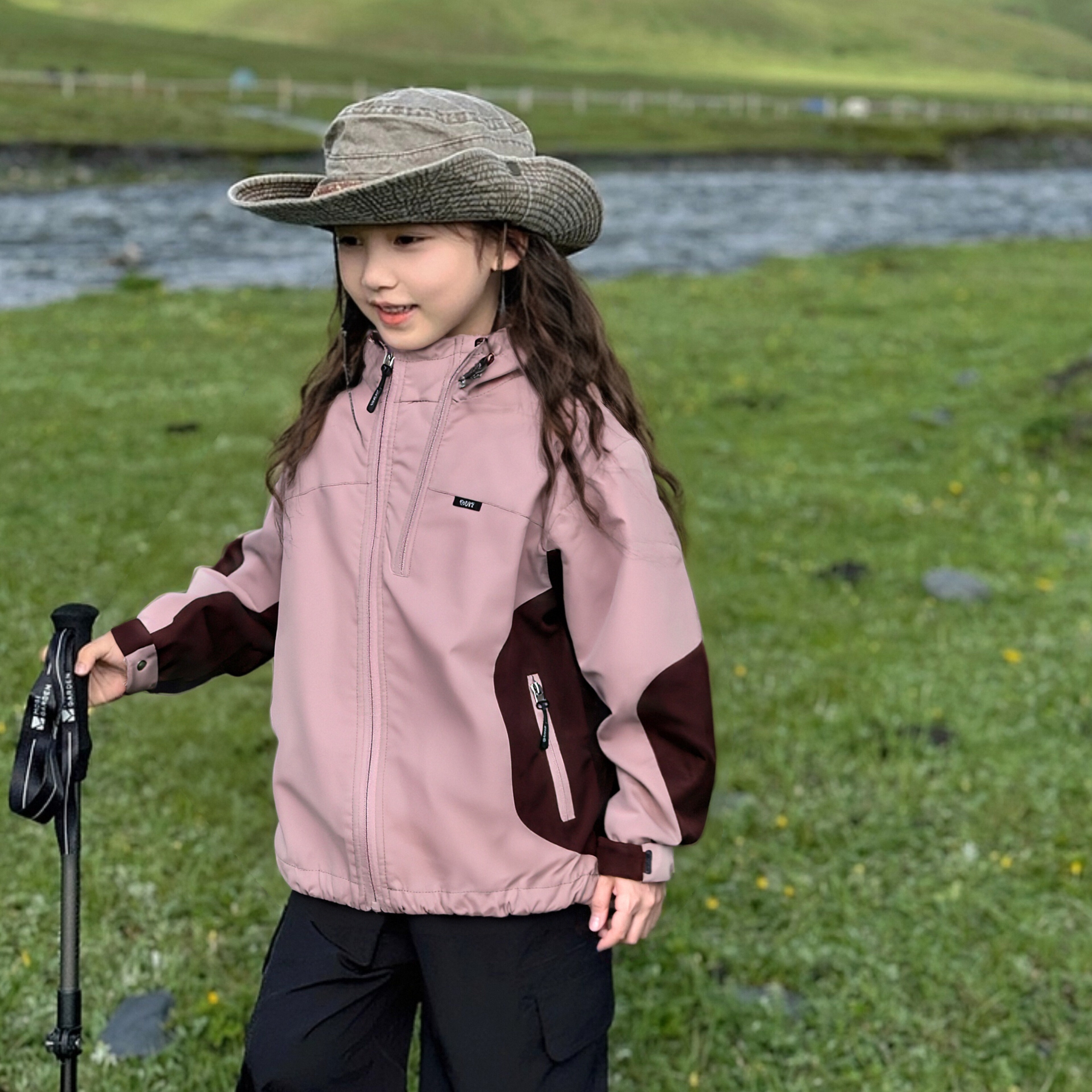 男女童冲锋衣外套春秋款2025新款酷帅秋装工装风衣儿童秋季套装